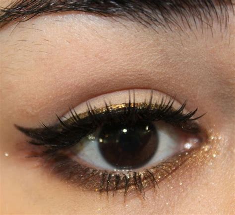 The most popular combo is, of course, golden eyeshadows + deep. Black and gold!! | Makeup Ideas to Try | Pinterest