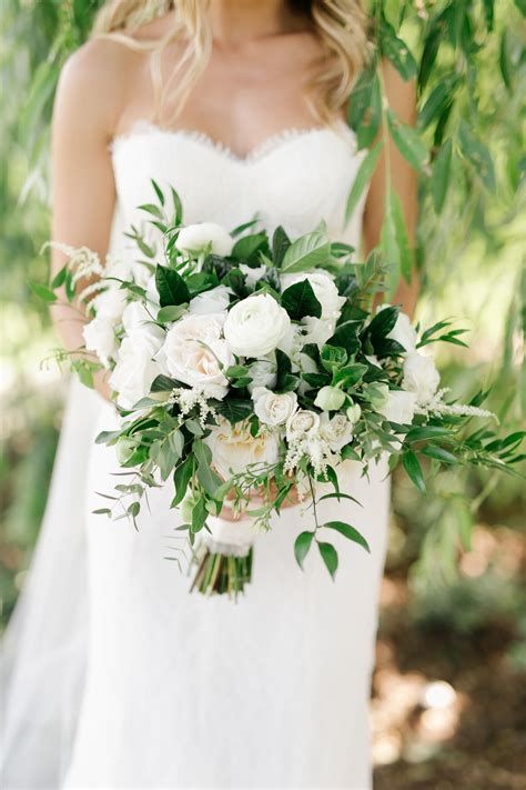 Modern Elegance Meet To Create Wedding Magic White Bridal Bouquet