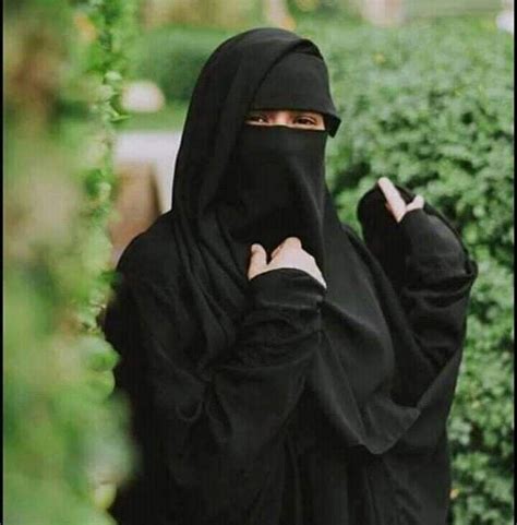 Pin By Sarah Hashim On Niqab Hijabi Girl Girls With Flowers Niqab