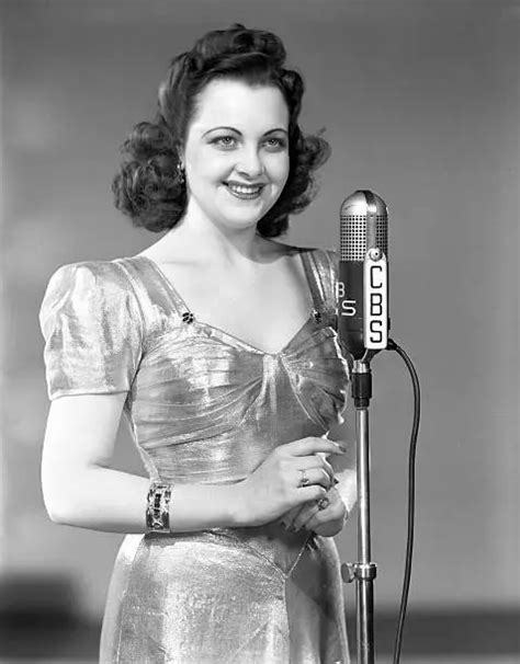 Lynn Gardner A 19 Year Old Vocalist And Soloist On Radios Summer 1940s