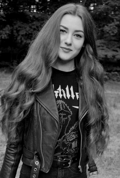 Pin By Dexter Bundy On Black Metal Girl Heavy Metal Girl Metal Girl Style Metalhead Fashion