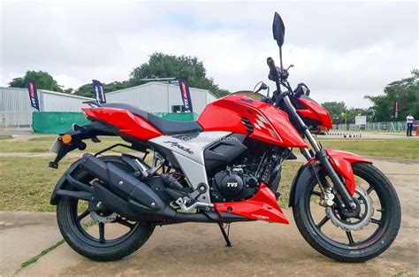 Tvs apache rtr 160 is the entry level variant in the apache series introduced in india in 2007. 2020 TVS Apache RTR 160 4V First Ride Review: The Best ...