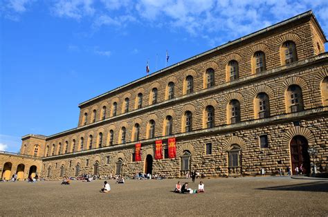 Palazzo Pitti In Florence Italy Encircle Photos