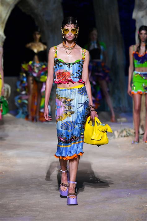 Collection by robin saffron few. Milan Fashion Week: Versace Spring 2021 Collection | Tom ...