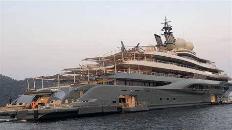 The founder and ceo of amazon has reportedly bought a $500 million yacht that apparently requires its own support yacht. Nuovo yacht da 400 milioni di dollari per Jeff Bezos ...