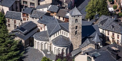 106 m dari pusat kota. El centro histórico de Andorra la Vella te sorprenderá