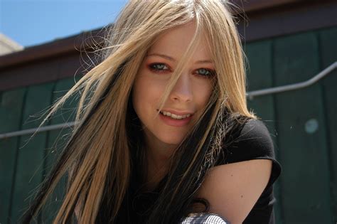 1920x1135 Free Download Pictures Of Avril Lavigne Coolwallpapersme