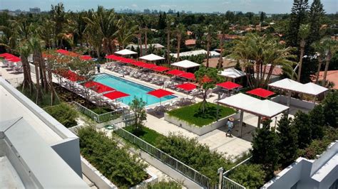 Currently 5 700 people live on the plot of over 2 square kilometers half of which is occupied by the water according to the latest census. 7 Reasons Surfside is Miami's Coolest Beach Town