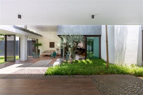 Gorgeous Modern Indian Villas With Courtyards