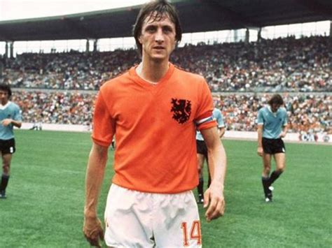 Johan cruijff on the day of his dutch national debut, september 7, 1966 in a european qualifying competition against hungary. Waarom Johan Cruijff lange tijd geen mobiele telefoon ...