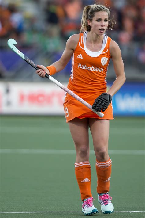 Hockey is a sport in which two teams play against each other by trying to manoeuvre a ball or a puck into the opponent's goal using a hockey stick. Ellen Hoog: 'Ik mis mijn vader nog steeds. Maar de pijn is ...