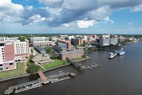 110 Wilmington North Carolina Skyline Stock Photos Pictures And Royalty
