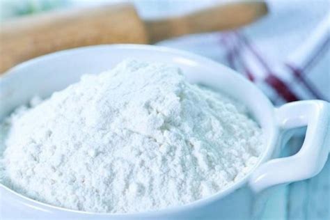 Tepung terigu adalah tepung atau bubuk halus yang berasal dari bulir/biji gandum yang di haluskan, kemudian biasanya digunakan untuk pembuatan mie, kue dan roti. Apa Itu Tepung Kanji dan Fungsinya? | BukaReview
