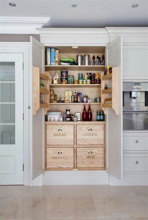 Puedes usar un gabinete de tu cocina, la cochera (si no es muy caliente o fría), el sótano e incluso un armario o una bandeja. Cocinas | Alacenas de cocina, Cocinas, Diseño de cocina