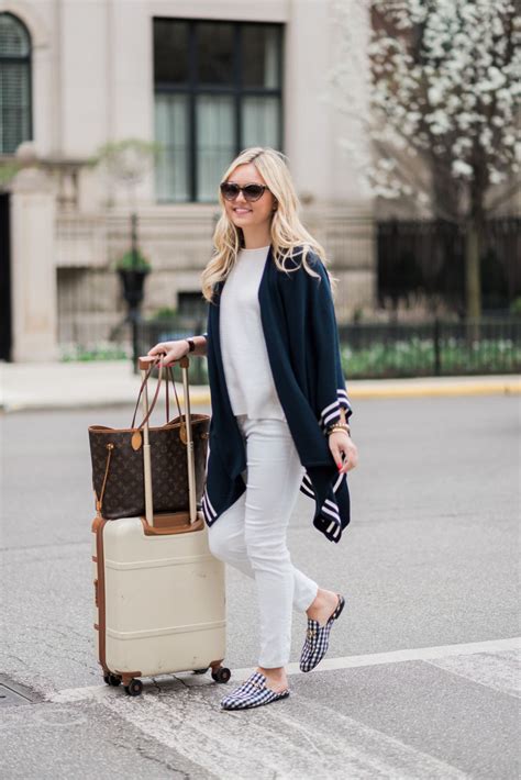 A Fashionable Travel Outfit Thats Still Comfortable — Bows And Sequins