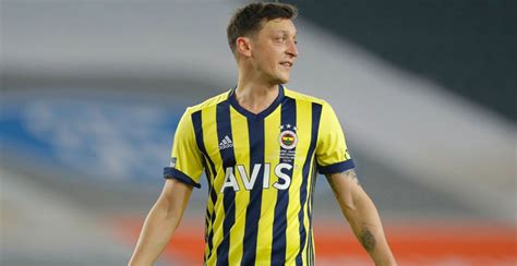 Bir gün fenerbahçe forması giyimelisin. Fenerbahçe'de Mesut Özil Sevinci