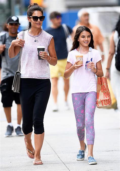 Katie Holmes Suri Cruise See Adorable Look Alike Photos Of The Mom Babe Duo
