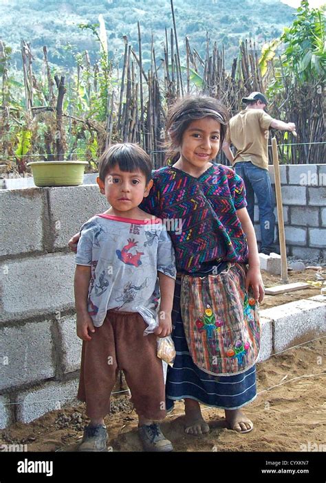 Students Uk Gap Year Volunteers Working In Guatemala Building Homes For Poor Guatemala Families