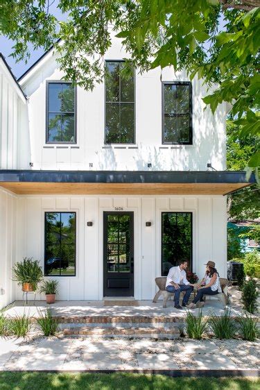 8 Modern Farmhouse Exteriors That Channel The Best Of Both Worlds Hunker