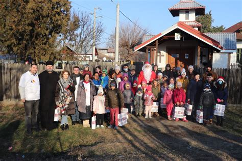 Peste 1900 De Copii Au Primit Daruri De La Voluntarii Paraclisului