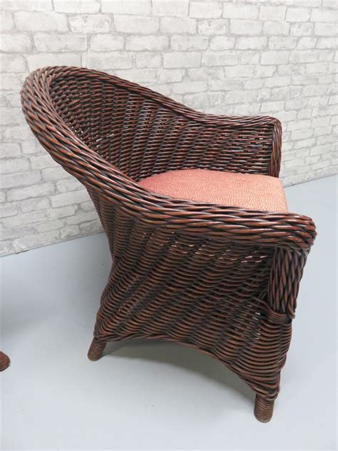 Bella bollo round wicker bistro set diverse designs llc. Transitional Design Online Auctions - Round Back Wicker Chairs