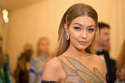 Gigi Hadid Shows Off Her Baby Bump For The First Time Drama Collector
