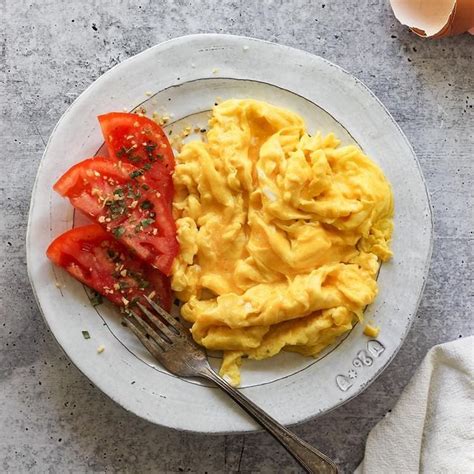 Martha Stewarts 1 Ingredient Egg Hack Makes The Best Scrambled Eggs