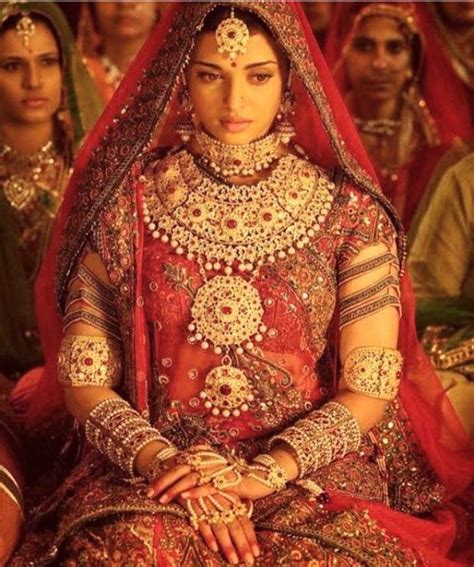 Aishwarya Rai ️ This Whole Ensemble Is Beautiful Beautiful Indian Brides Indian Bridal Dress
