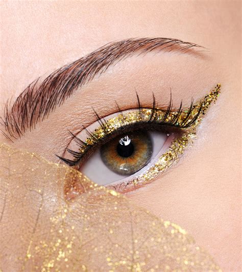 The 14 Best Gold Eyeliners Of 2024 According To An Expert
