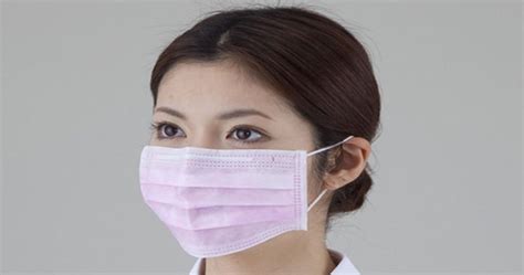 Can surgical masks be worn on both sides and which side guards. This is the Right Way to Use a Medical Mask According to a ...