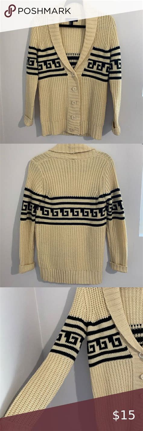 💜 6 💜 Cream Colored Sweater Gently Used With Minor Wear The Lighting