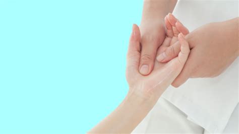 5 pasos para un buen masaje de manos salud180