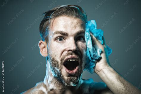 Foto Stock Handsome Muscular Man Washing Himself With Sponge Naked Man