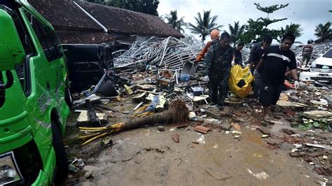 Tsunami En Indonesia Muertos Internacionales Profesional Fm