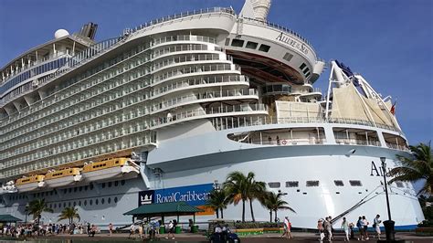 Erstmals fährt die „allure of the seas, das größte kreuzfahrtschiff der welt, durch das mittelmeer. Allure of the Seas Cruise Tip Video Royal Caribbean - YouTube