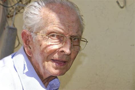 This coffee maker is convenient to use and doesn't take up much space in the kitchen. Old age. 70-80 year old man. | Makeup Morgue | Pinterest ...