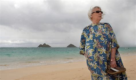 Hawaii Locals Say Tourists Make Lousy Neighbors