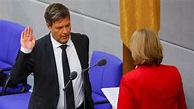 Robert Habeck: Fauxpas bei Vereidigung als Minister im Bundestag - a ...