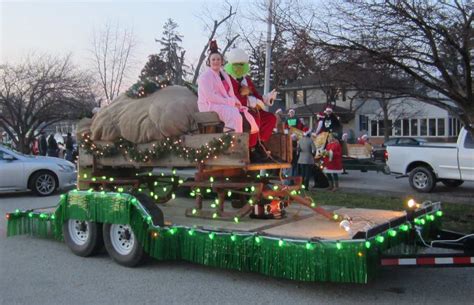 Christmas floats have become very popular traditions. Rensselaer Adventures: Christmas parade 2015