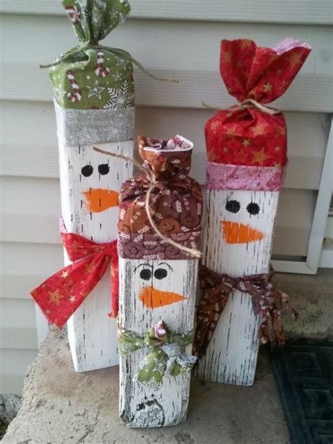 There are a number of ways you can decorate the outside of your home for christmas. Diy Christmas outdoor decorations ideas - Little Piece Of Me
