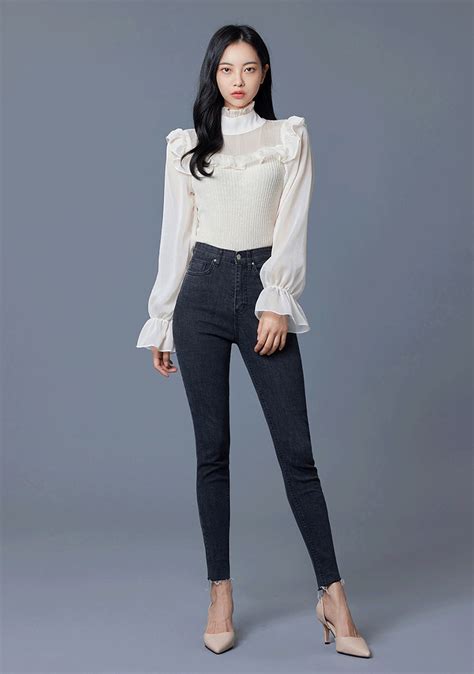 Korean Fashion Trends Capri Pants Normcore Pantsuit Chic Jeans Model Shopping Kiss