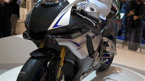 2015 Yamaha Yzf R1 And R1m Are Motogp Gods Amongst Humans At Eicma