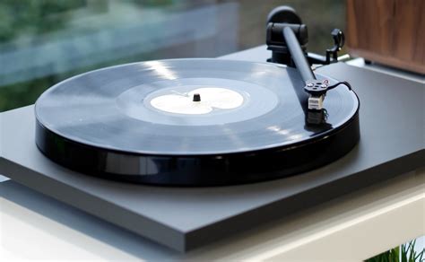 Rega Planar 1 Turntable Multi Award Winning ‘plug And Play Turntable