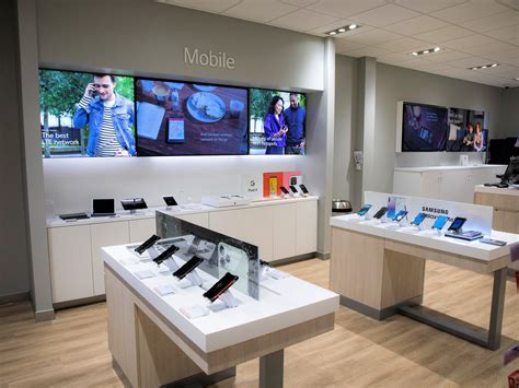 Comcast Unveils First Interactive Xfinity Retail Store in Warren County