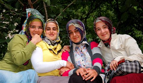 Young Turkish Women In Traditional Dress Sat 7 Uk