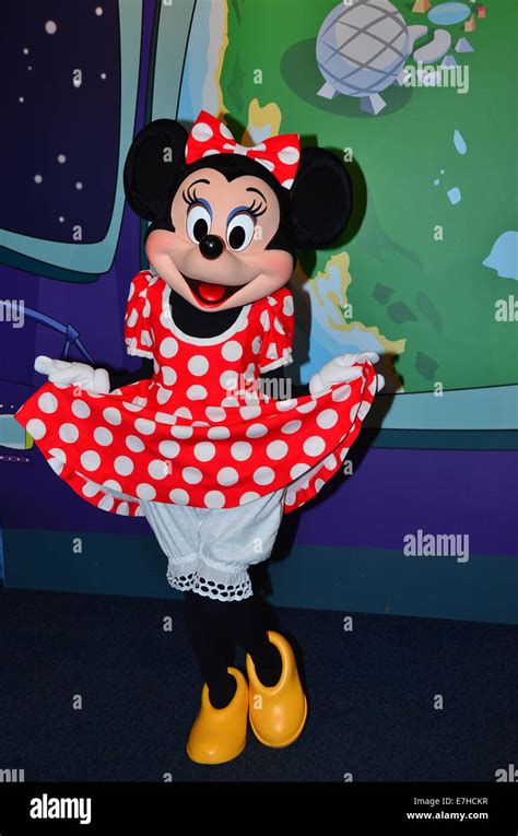 Minnie Mouse Posa Para Fotografías En Magic Kingdom Walt Disney World