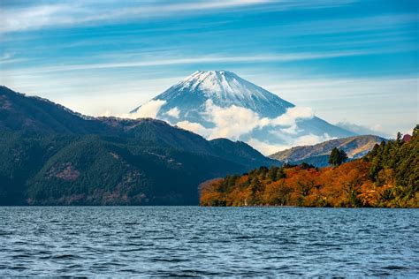 Beautiful Autumn Scene Of Mountain Fuji And Lake Ashinoko Hakone