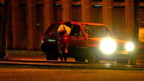 Prostitutas De Z Rich Abandonan La Calle Para Trabajar En Los Nuevos Garajes Del Sexo
