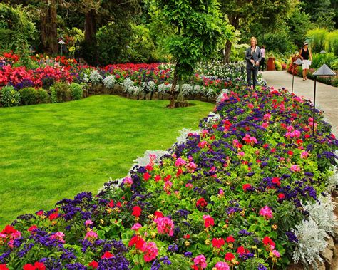 And flowers, of course, are essential for here are some ideas to spark your imagination. 8 Most Inspiring Beautiful Flower Bed Ideas Front of House ...