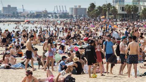 Thousands Flock To St Kilda Beach Many Maskless As Hot Weather Hits